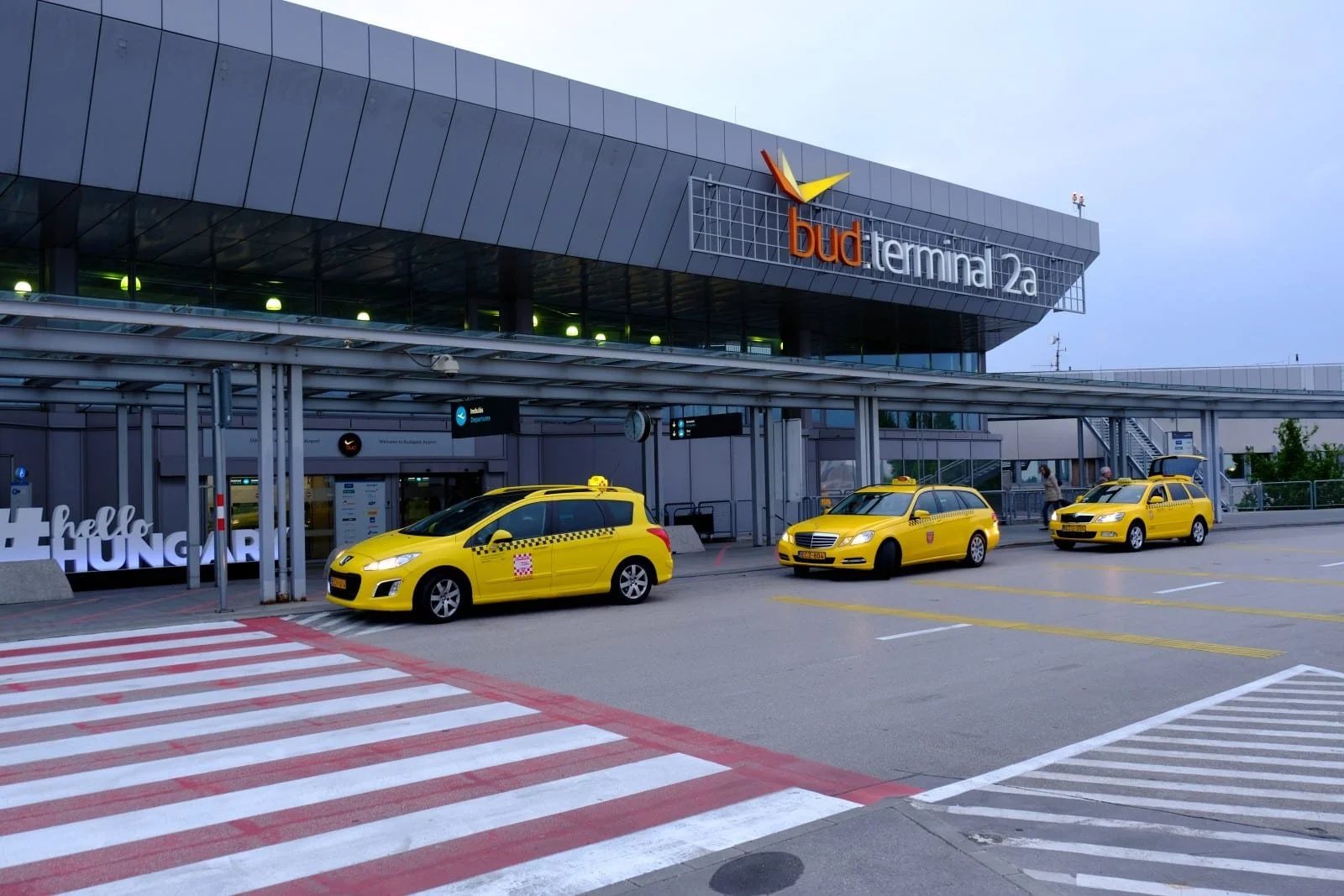 Budapest Airport (BUD) to City Center: Bus vs Taxi vs Private Transfer