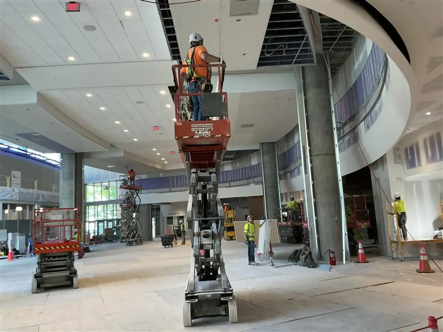 United-Painting-Services_Portfolio_Spectrum-Center_image-5.webp