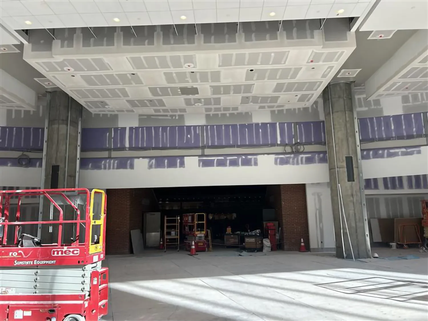 United-Painting-Services_Portfolio_Spectrum-Center_image-6.webp