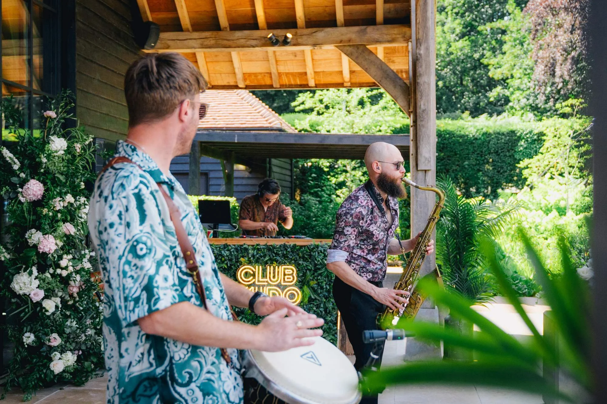 bouygues-summer-party-the-post-barn-live-musicians.jpg