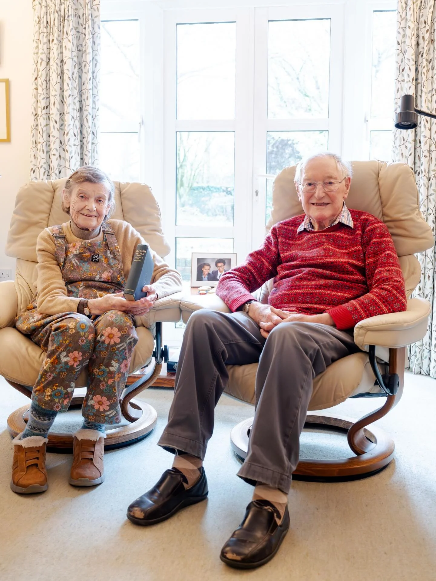 Brian and Eileen - it&rsquo;s their 70 year wedding anniversary!! ❤️

Their story started in the 1950s with a book that she really wanted to read and he just happened to be carrying around with him! 

They still have that book in their lovely home ❤️