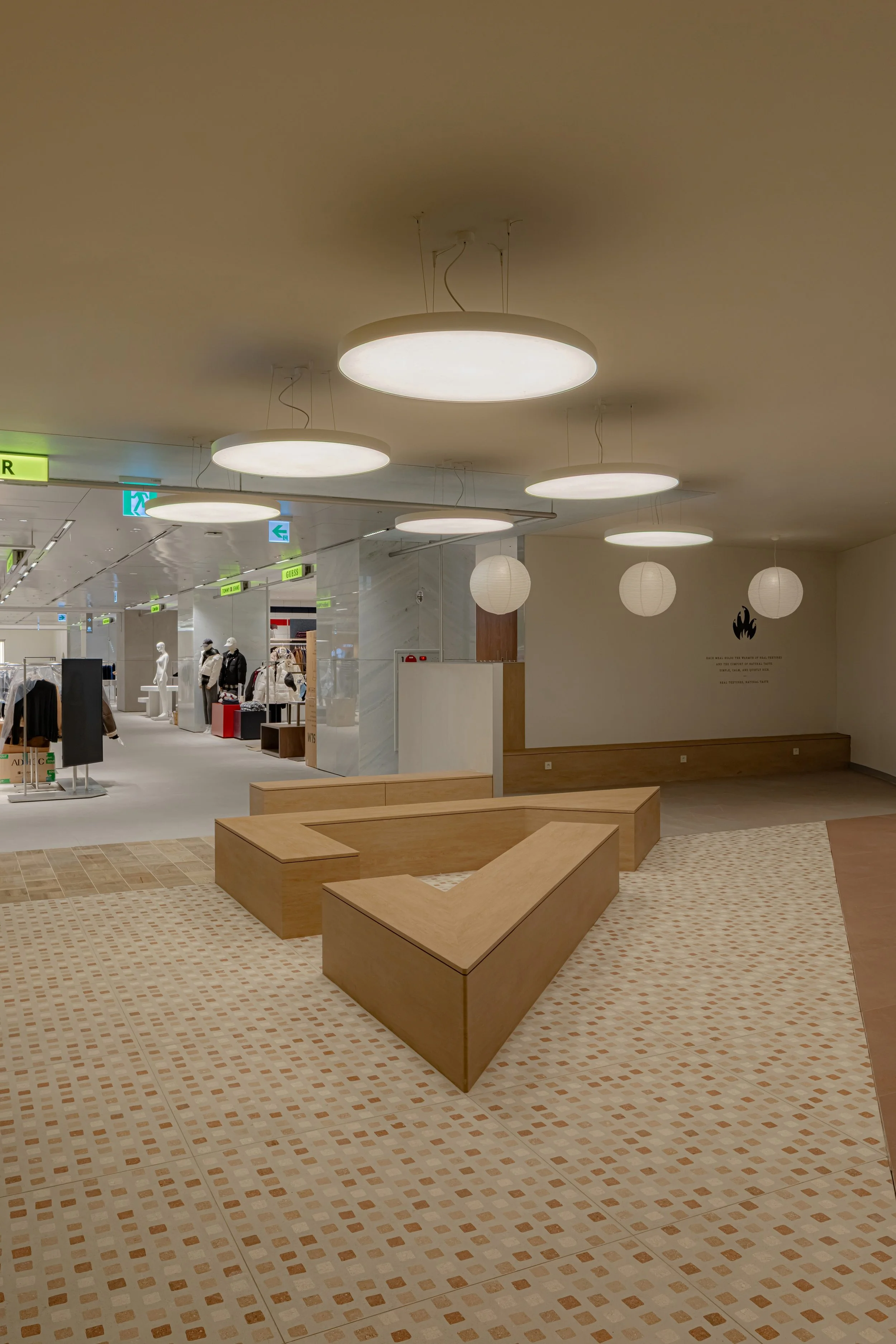 -Constructed by 스페이스 한뼘_HandSpace 노원롯데백화점 비플레어 상업공간 인테리어