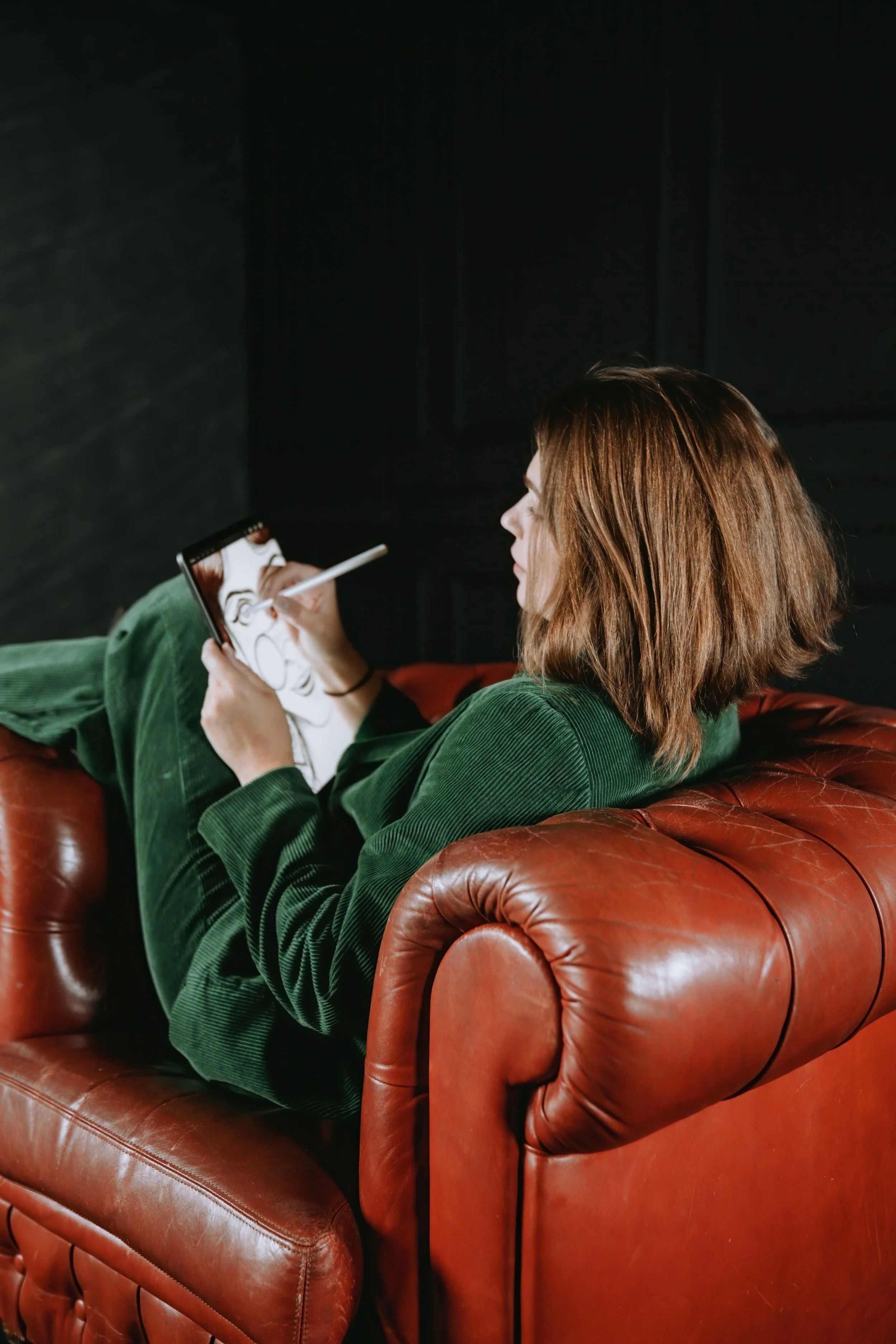 Levien helpt ondernemers bij het ontwikkelen en opnemen van een premium online masterclass.