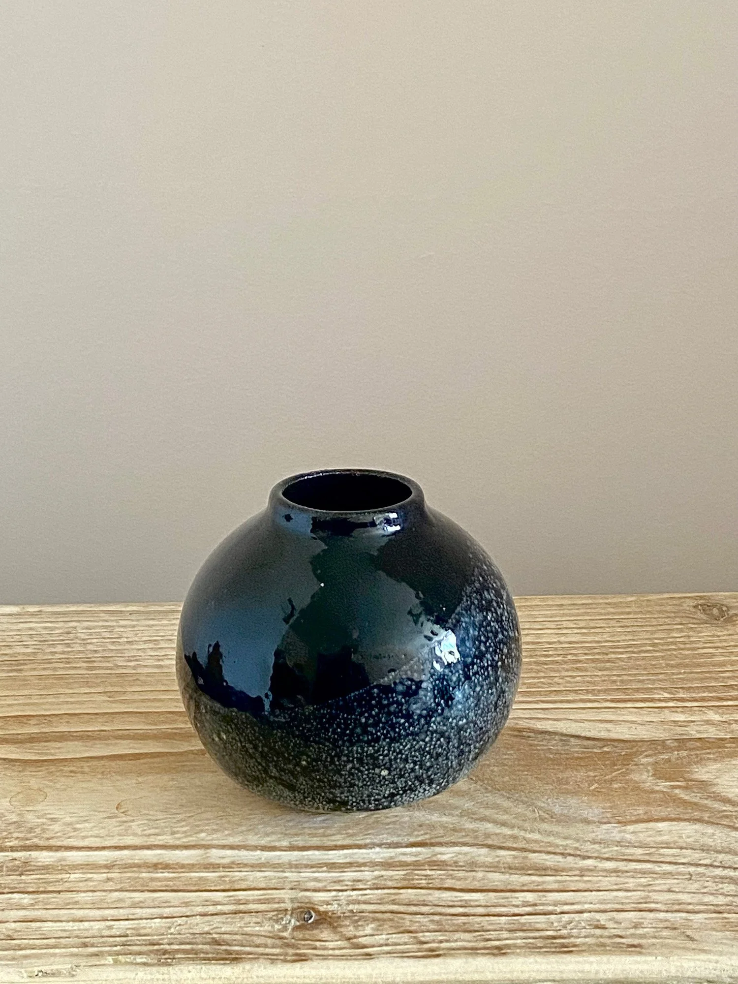 191. bud-vase-black.jpg