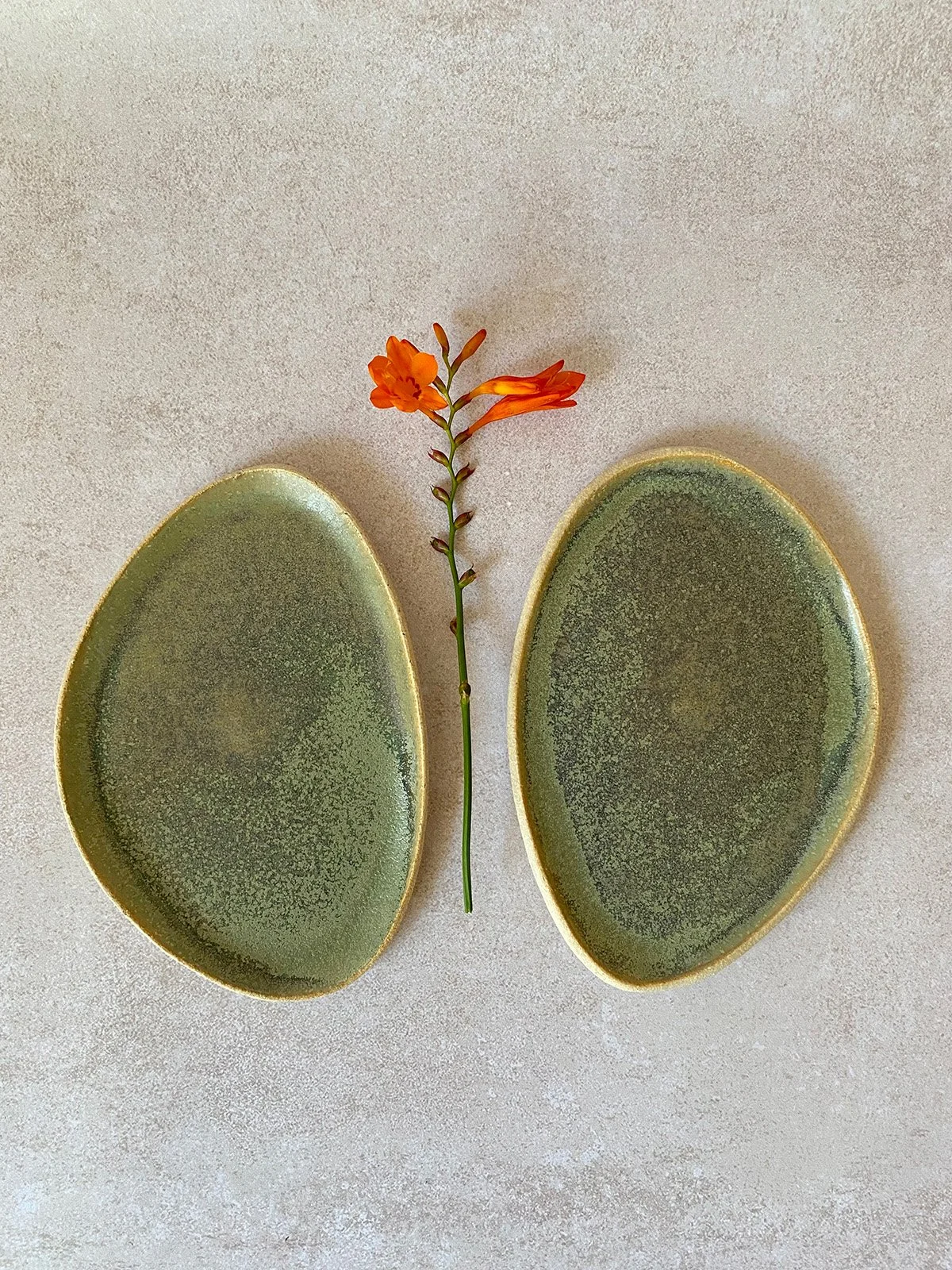 Meadow Green Oval Plates - Pair