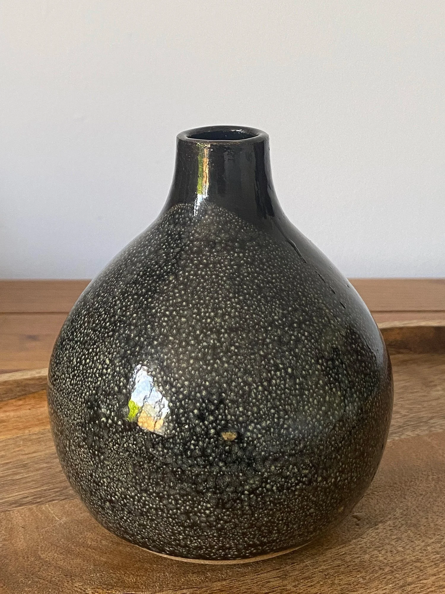 192.black-moon-vase-speckle.jpg