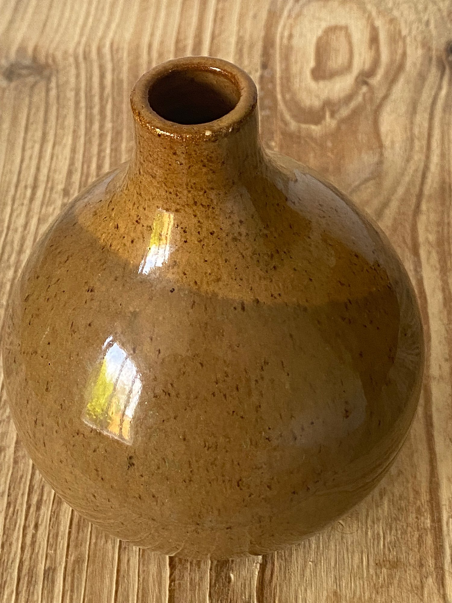 194. tan-moon-vase-rim2.jpg