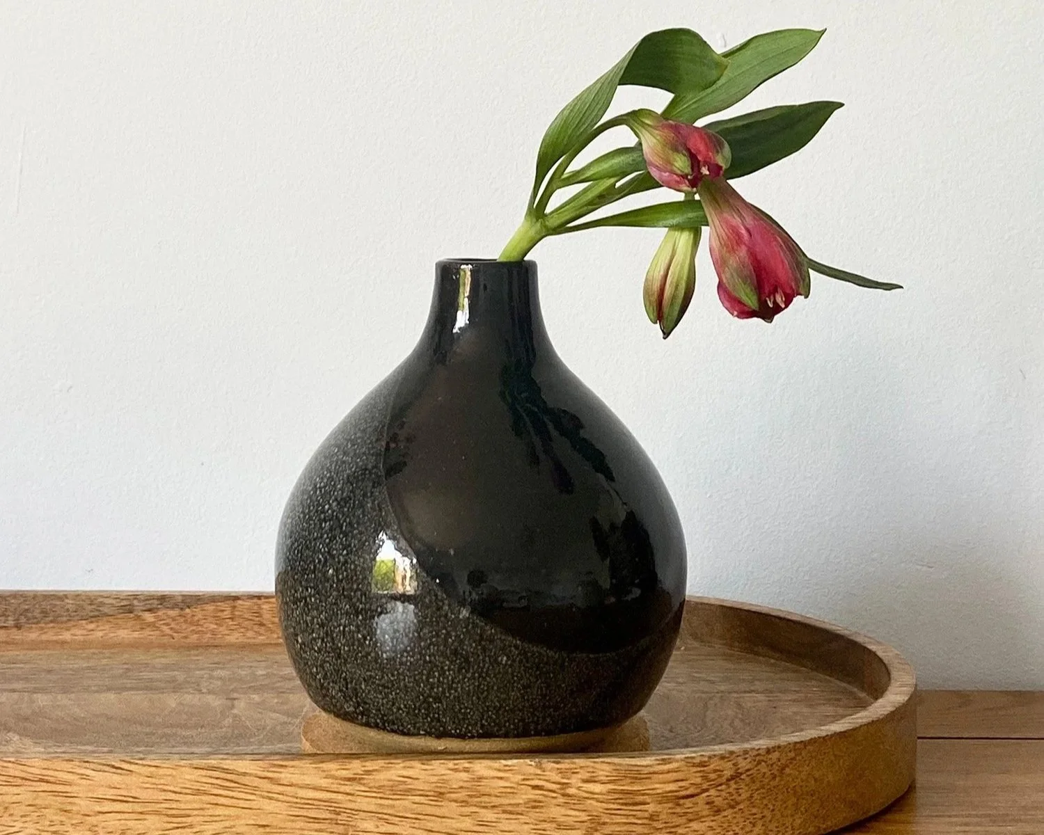 192.black-moon-vase.jpg