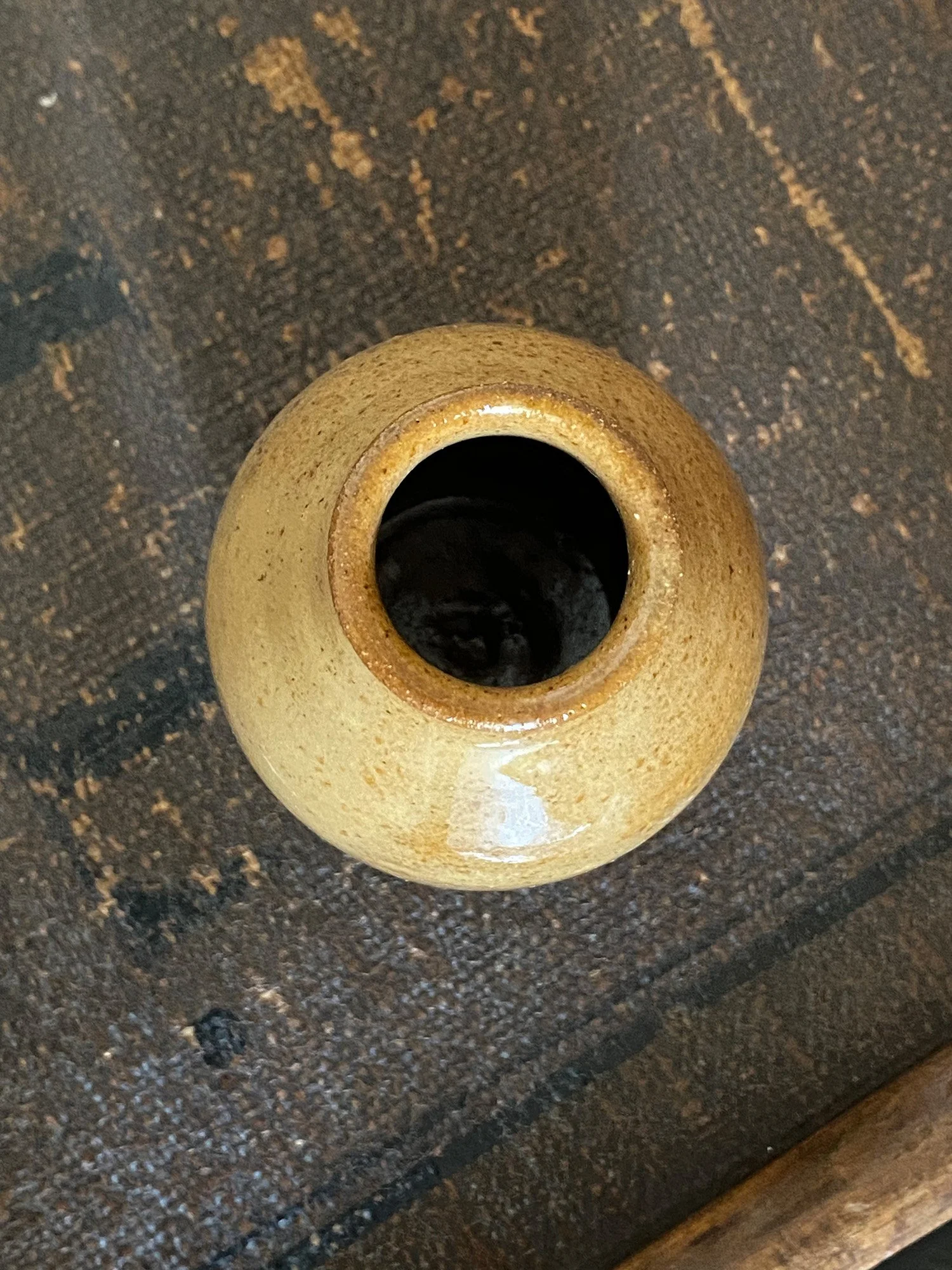 187. Tan-Bottle Vase-rim.jpg