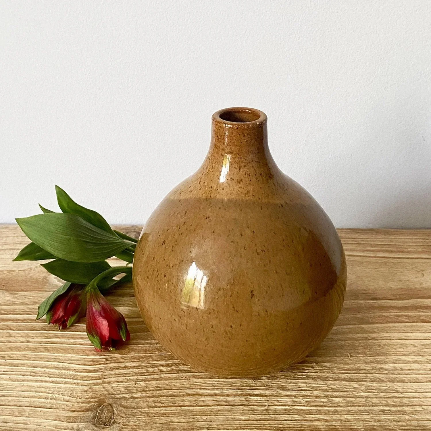 194.+tan-moon-vase-stoneware.jpg