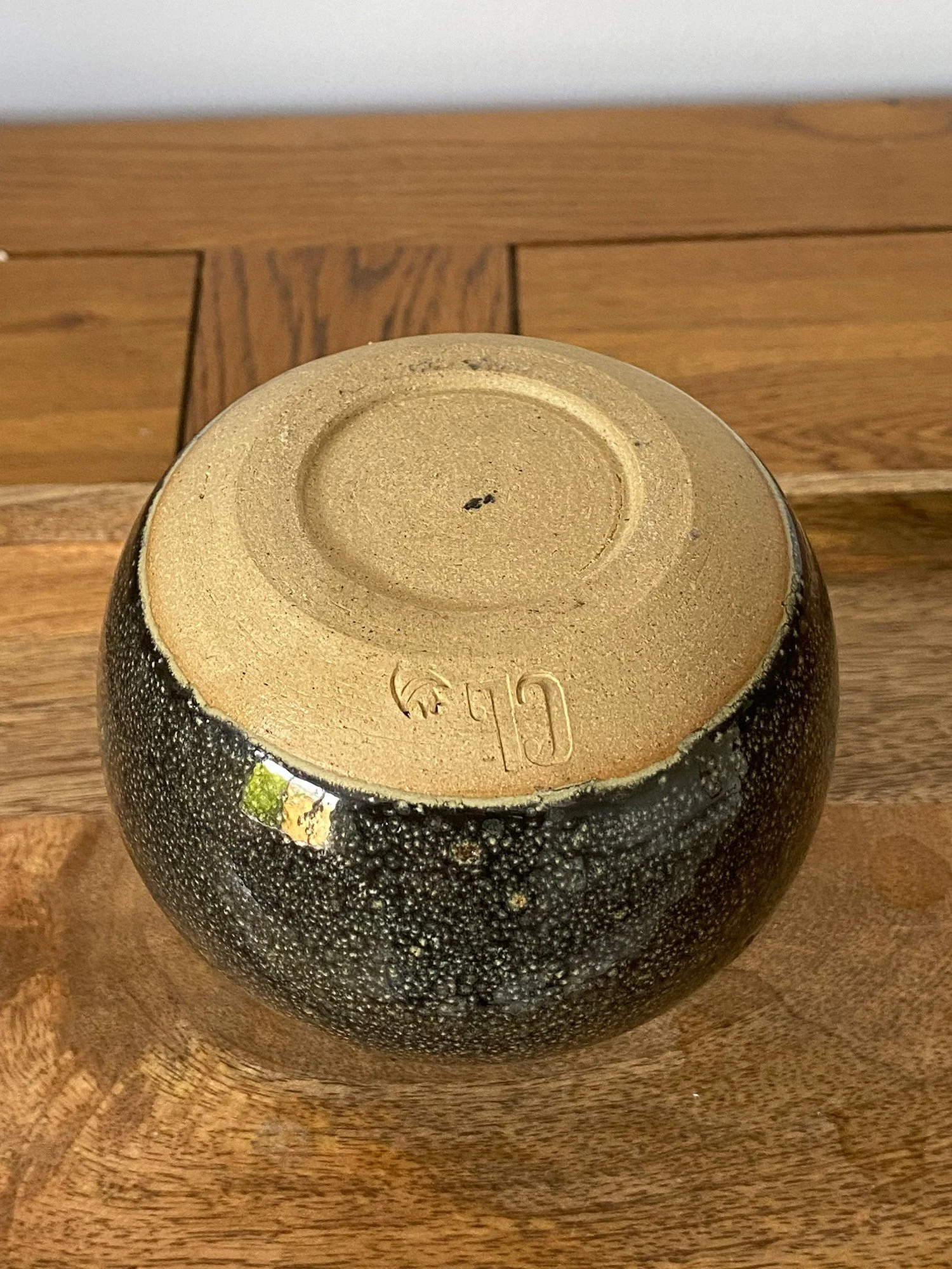 192.black-moon-vase-base.jpg