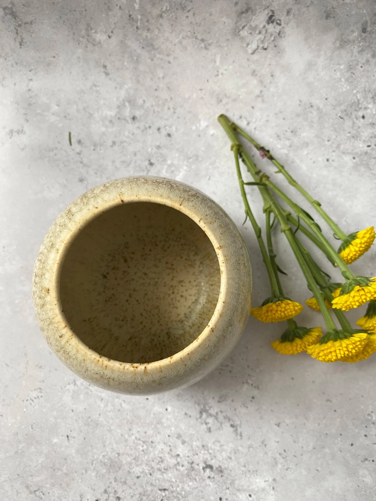 106. vase-cream-handmade.jpg
