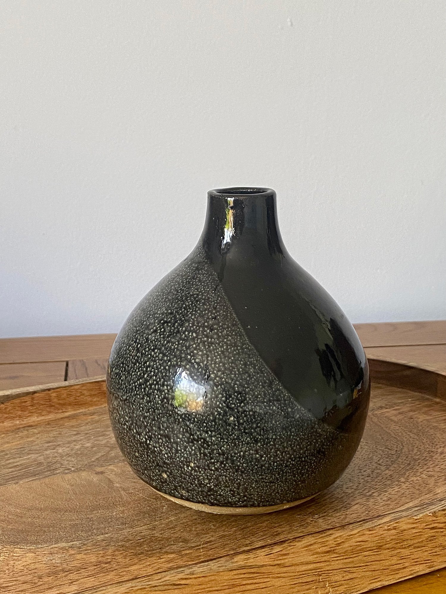 192.black-moon-vase-stoneware.jpg