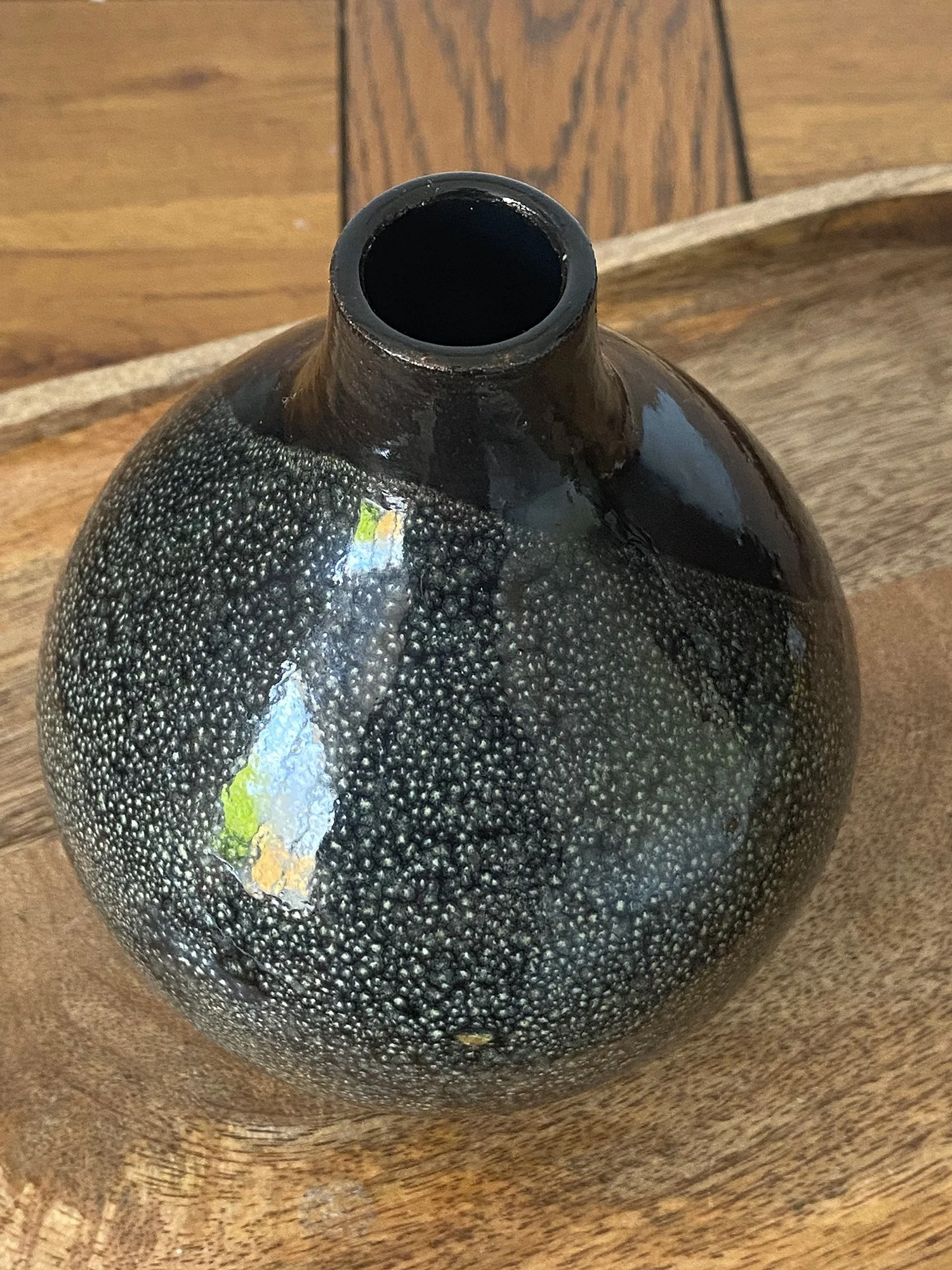 192.black-moon-vase-rim.jpg