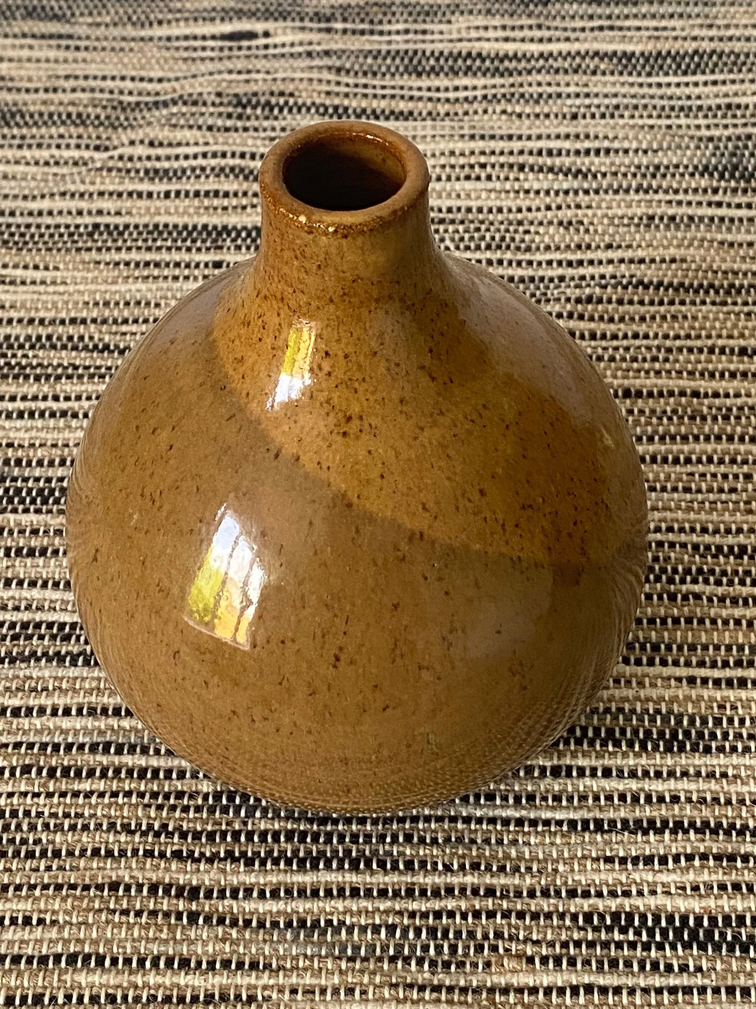194. tan-moon-vase-closeup.jpg