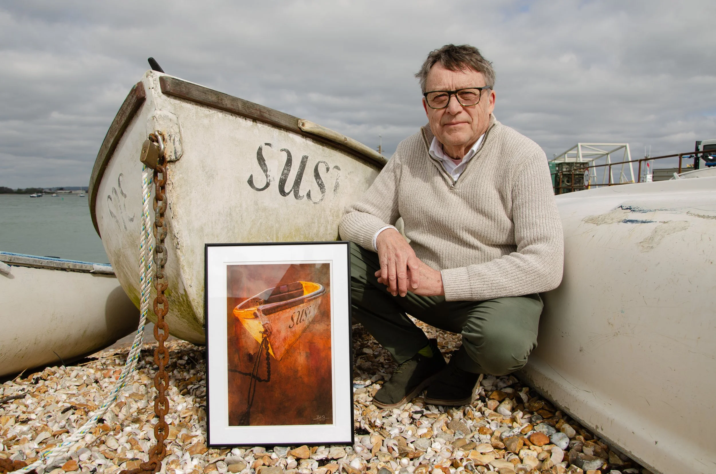 bob-ede-squatting-beside-rowboat-susie-with-framed-print-alongside.jpg