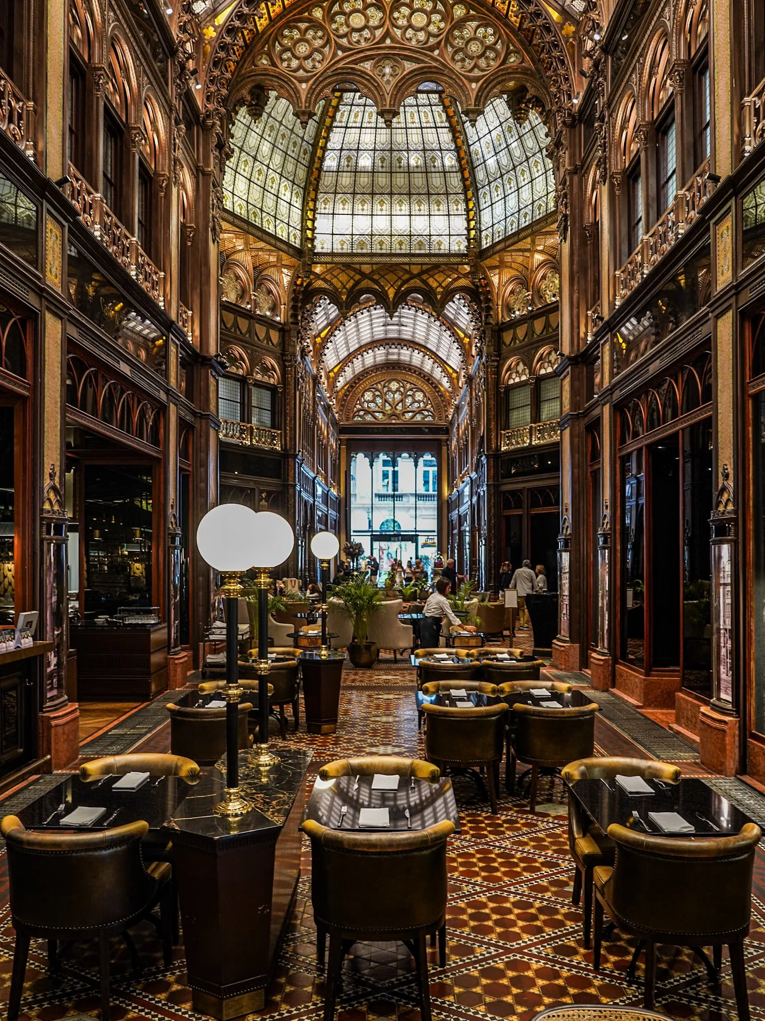 RmariusB Parisi Udvar 4.jpg