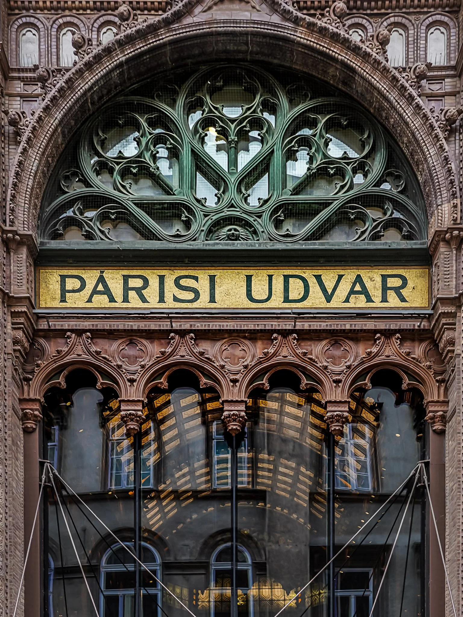 RmariusB for the Paris Udvar Budapest