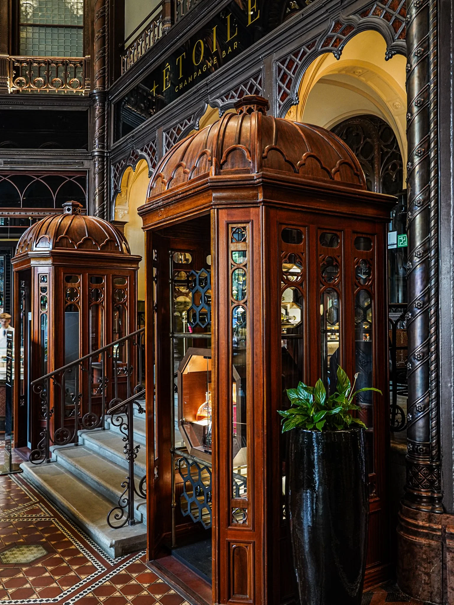 RmariusB Parisi Udvar 5.jpg