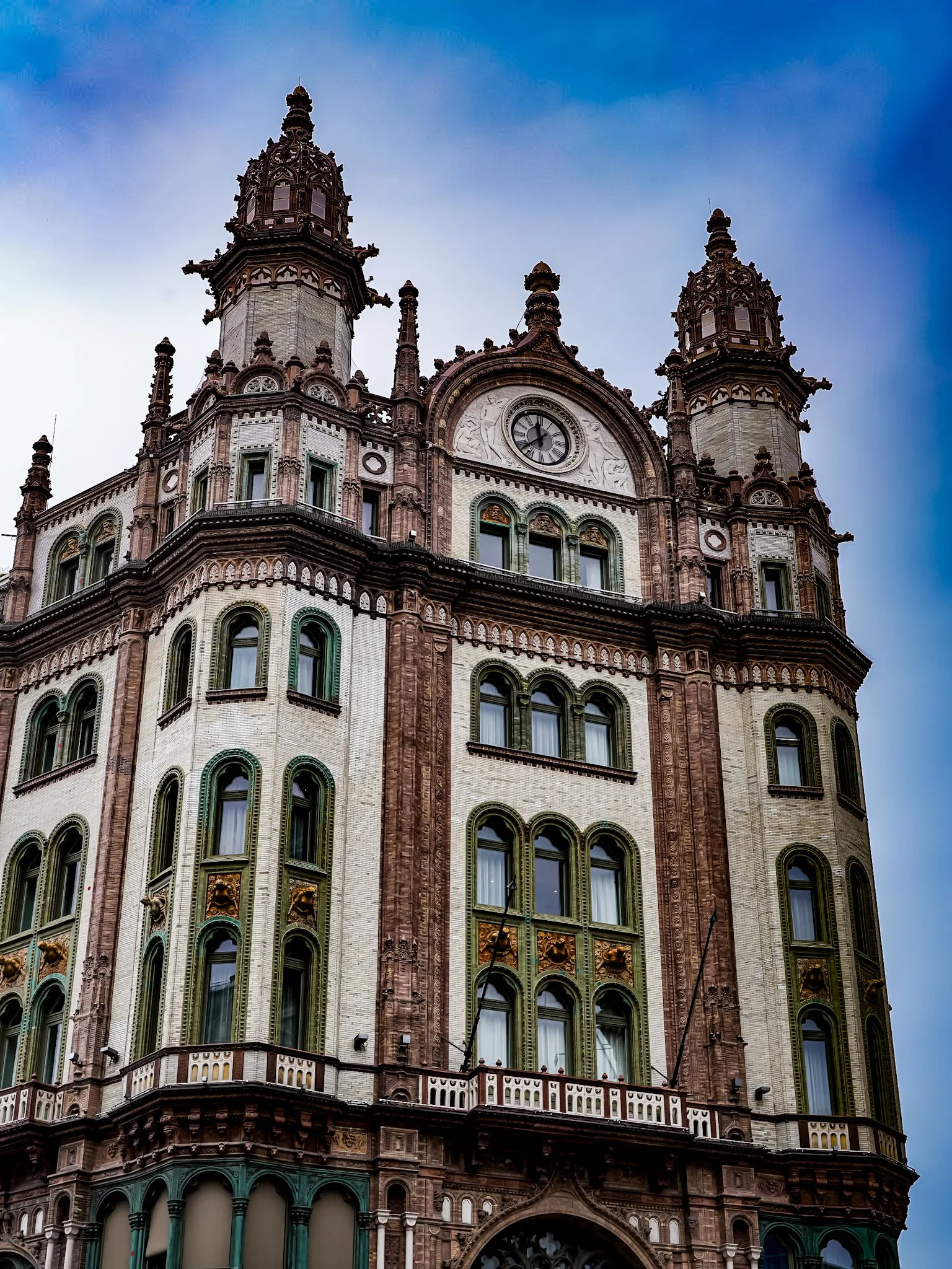 RmariusB Udvar 7.jpg