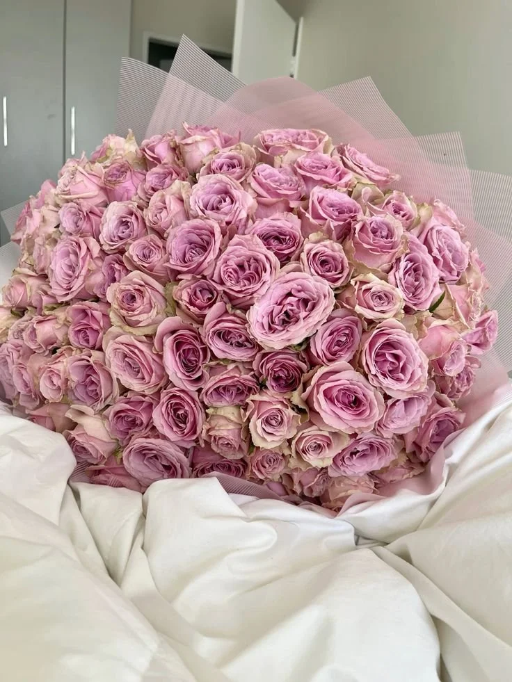 100 pink roses bouquet.jpg