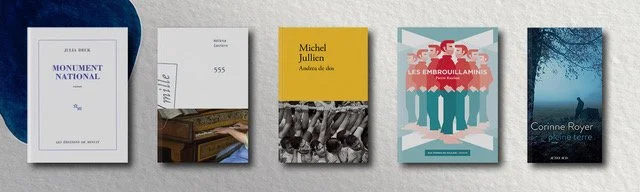 Cinq livres alignés sur une surface, chacun avec une couverture différente, allant du blanc au jaune, puis à une image en noir et blanc, suivie d'une illustration colorée, et une photo avec des arbres.