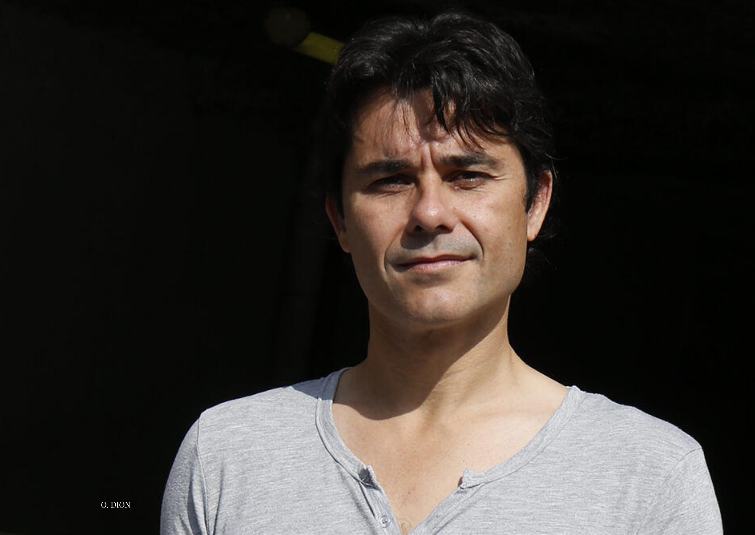 Portrait de Laurent Binet sur fond noir