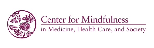 Logo du Center for Mindfulness UMassMed Boston avec un symbole floral et le texte en violet.