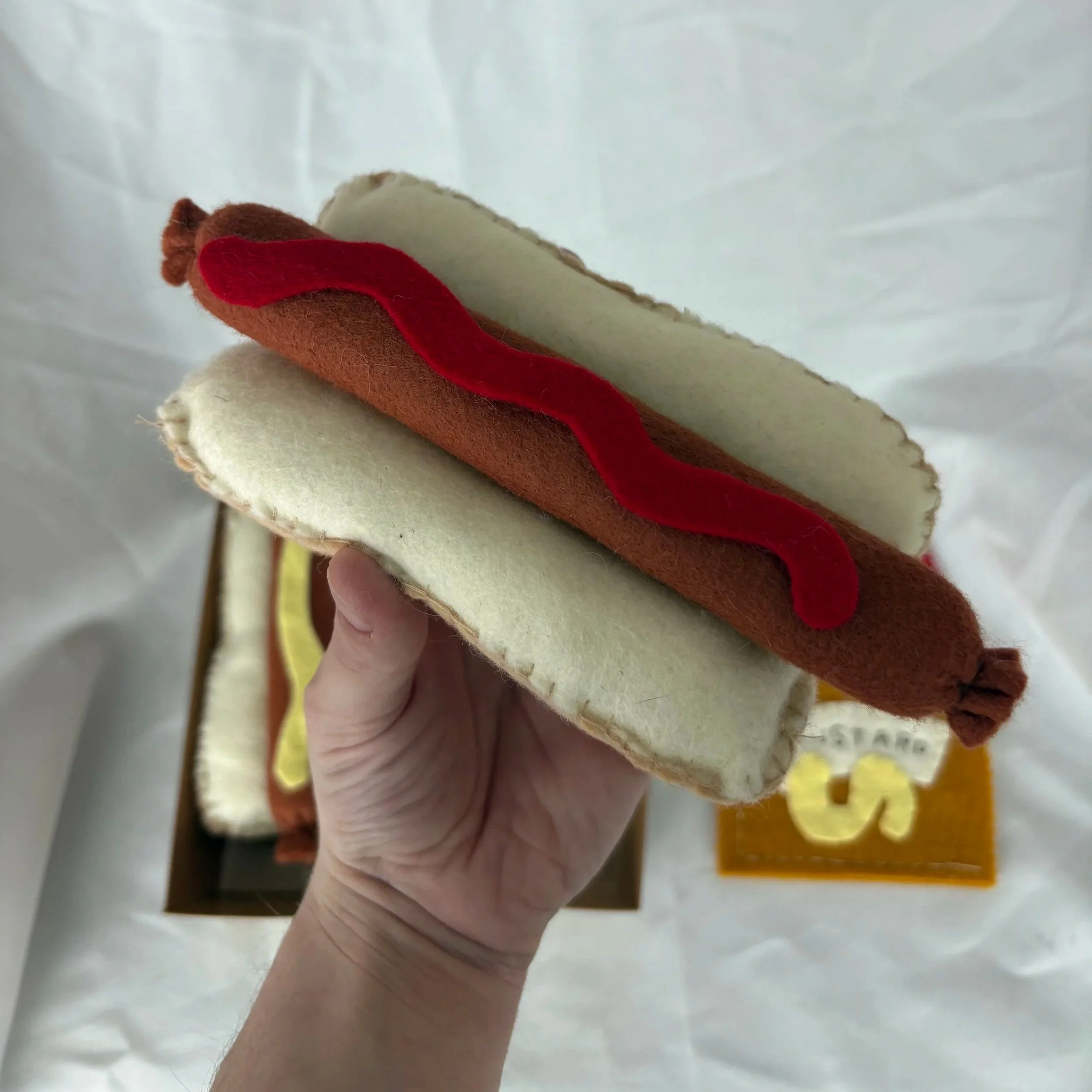 Hot dog and condiment set