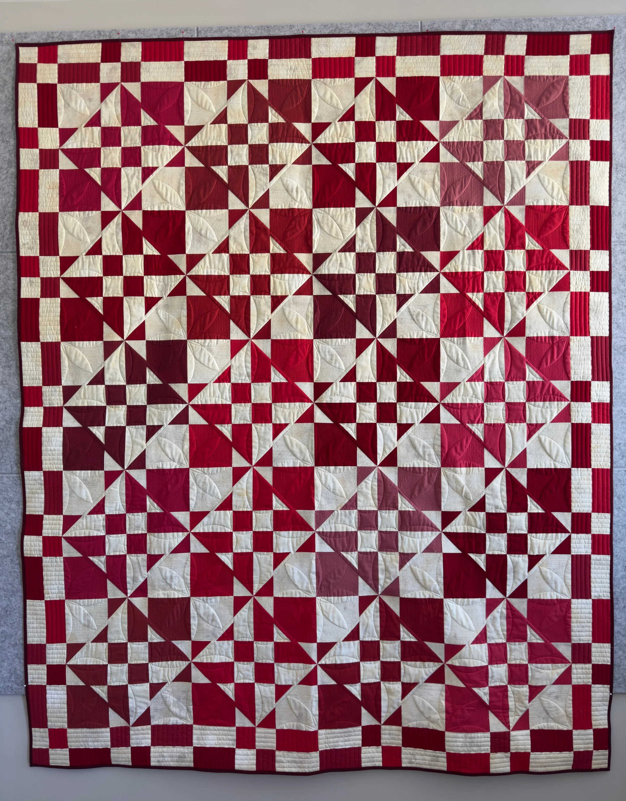 Dishing Dishes (2025) Modified design based on Deb Tucker's Hocus Pocus pattern.