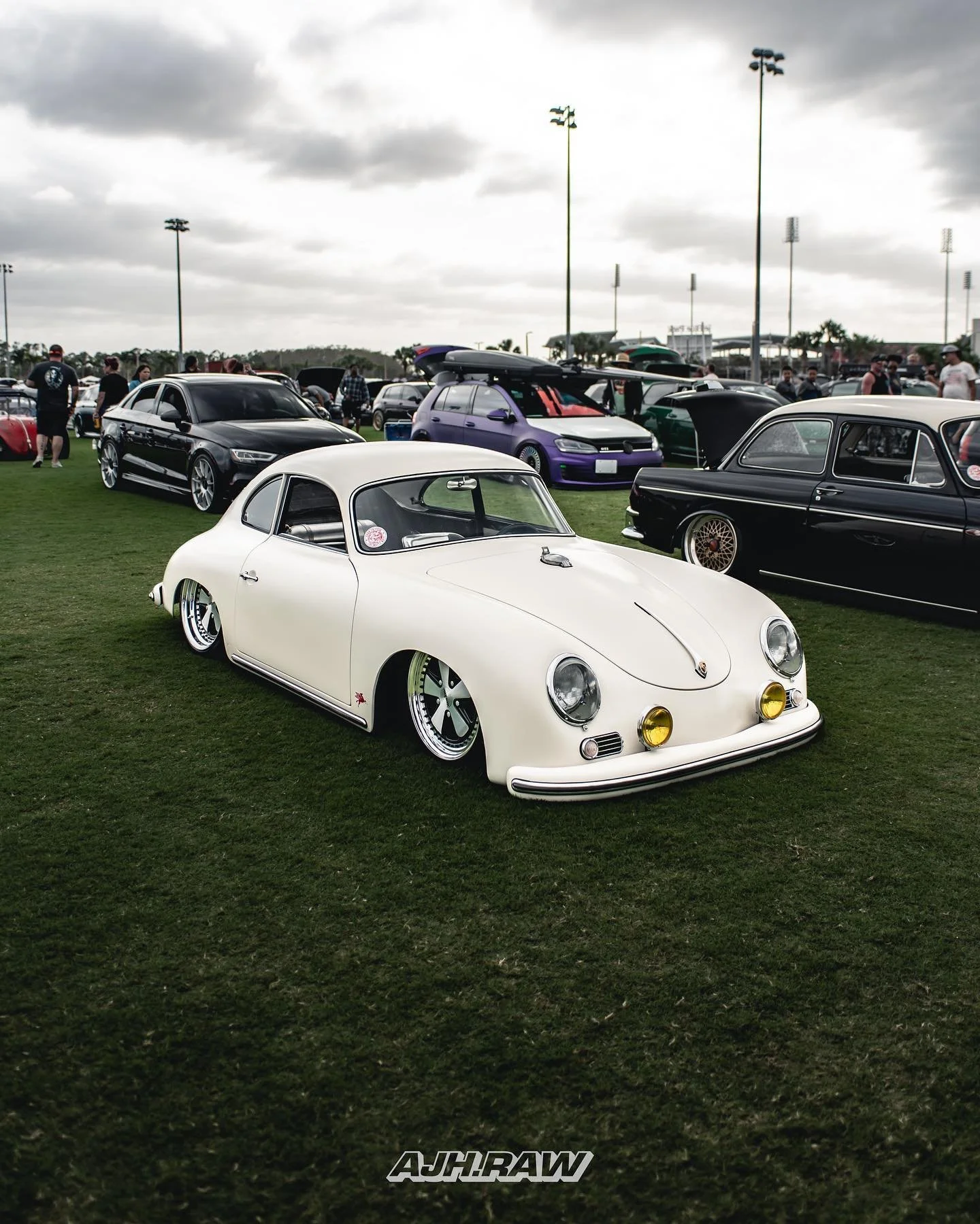 @unlandhaus at again! This 356 kit is done so well (as usual) 🍻

#eurotripper10 #eurotripper #et10

#aircooled #356 #rotiform #fuc #fuch