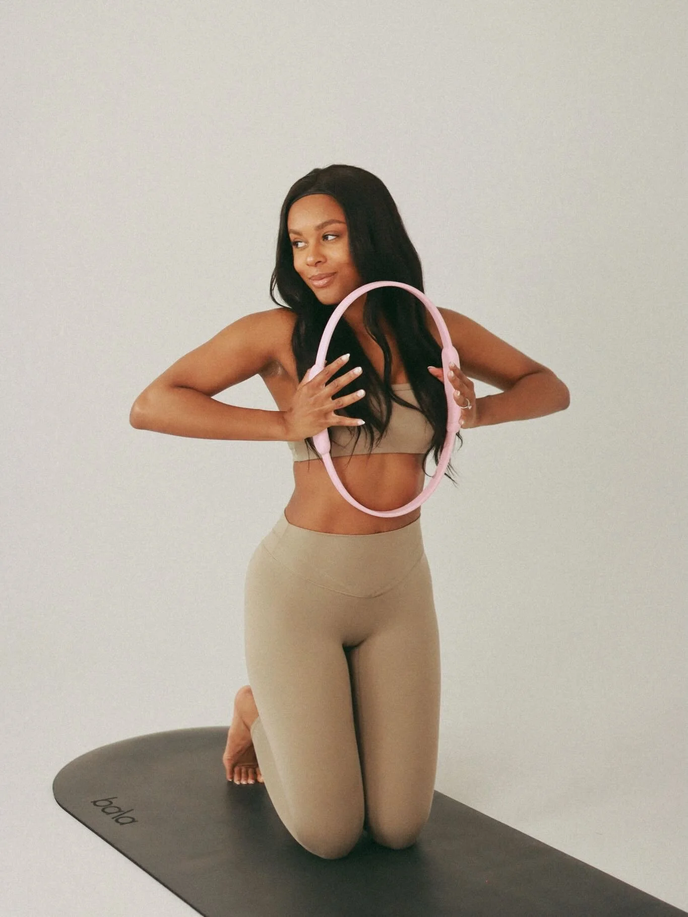 How do I get so lucky with the best models?! A cute little brand shoot with @alignedbybri aka miss influencer 🤭 I love Pilates so much so it was so much fun to catch Bri in action outside of class! Check out her page for more fitness + lifestyle con