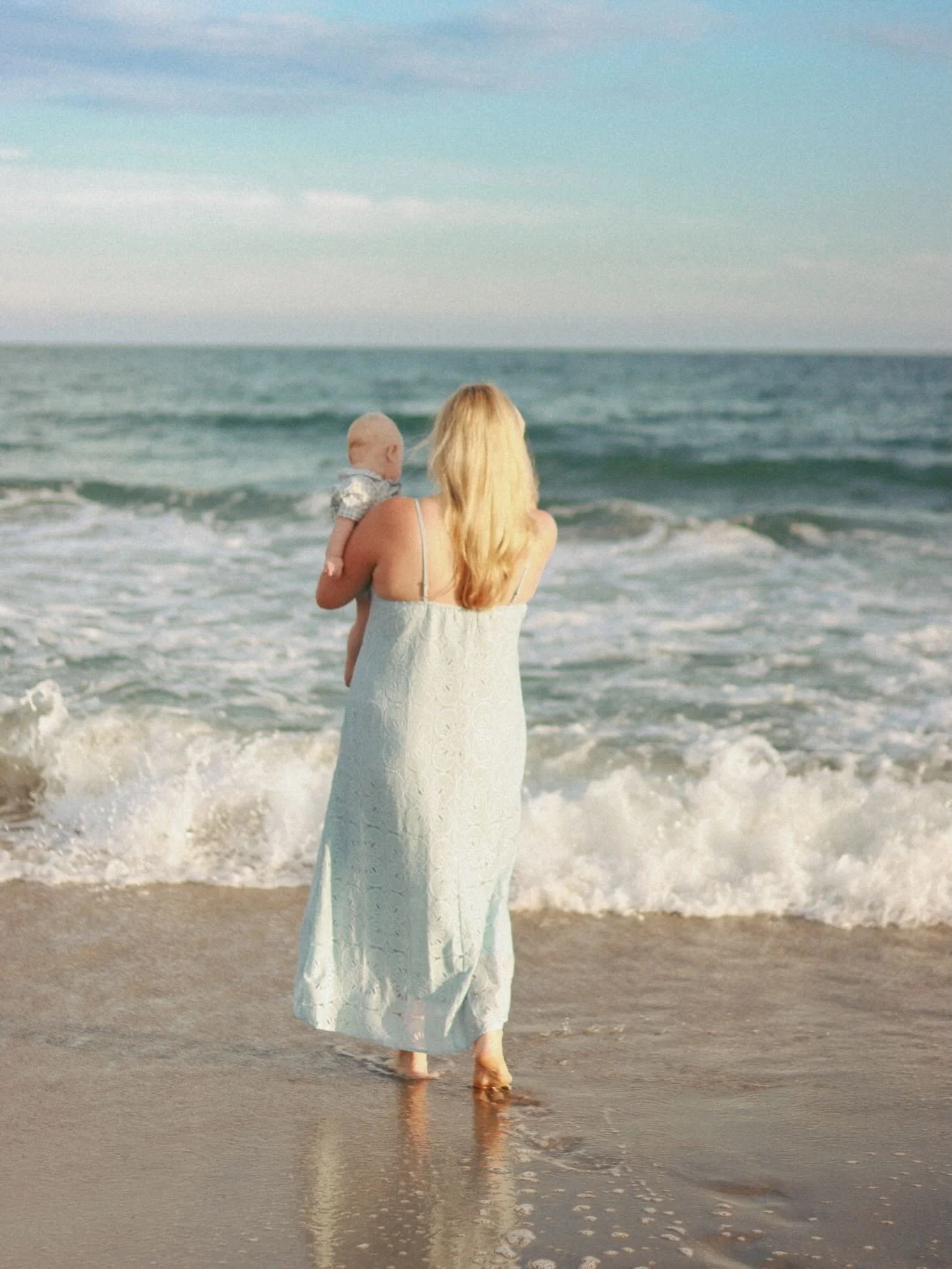 EI beach sunsets have been stunning lately ✨ so happy I got to capture these precious moments for @joy__taylor_ and her smiley boy for Mother&rsquo;s Day ❤️