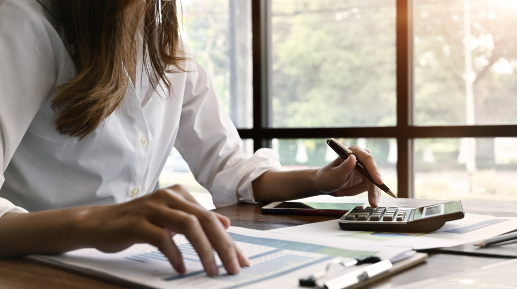Navigating Financial Challenges: Tips for Maintaining Cash Flow During&nbsp;Off-Seasons