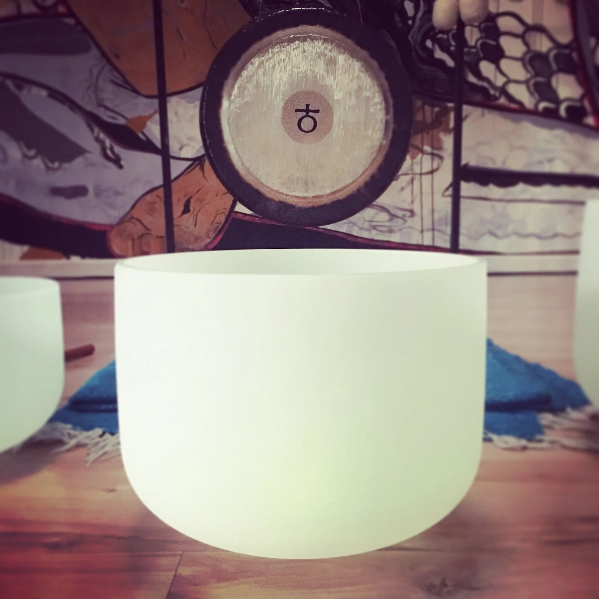 White crystal singing bowl and gong used in breathwork and sound journey sessions in Pasadena, CA
