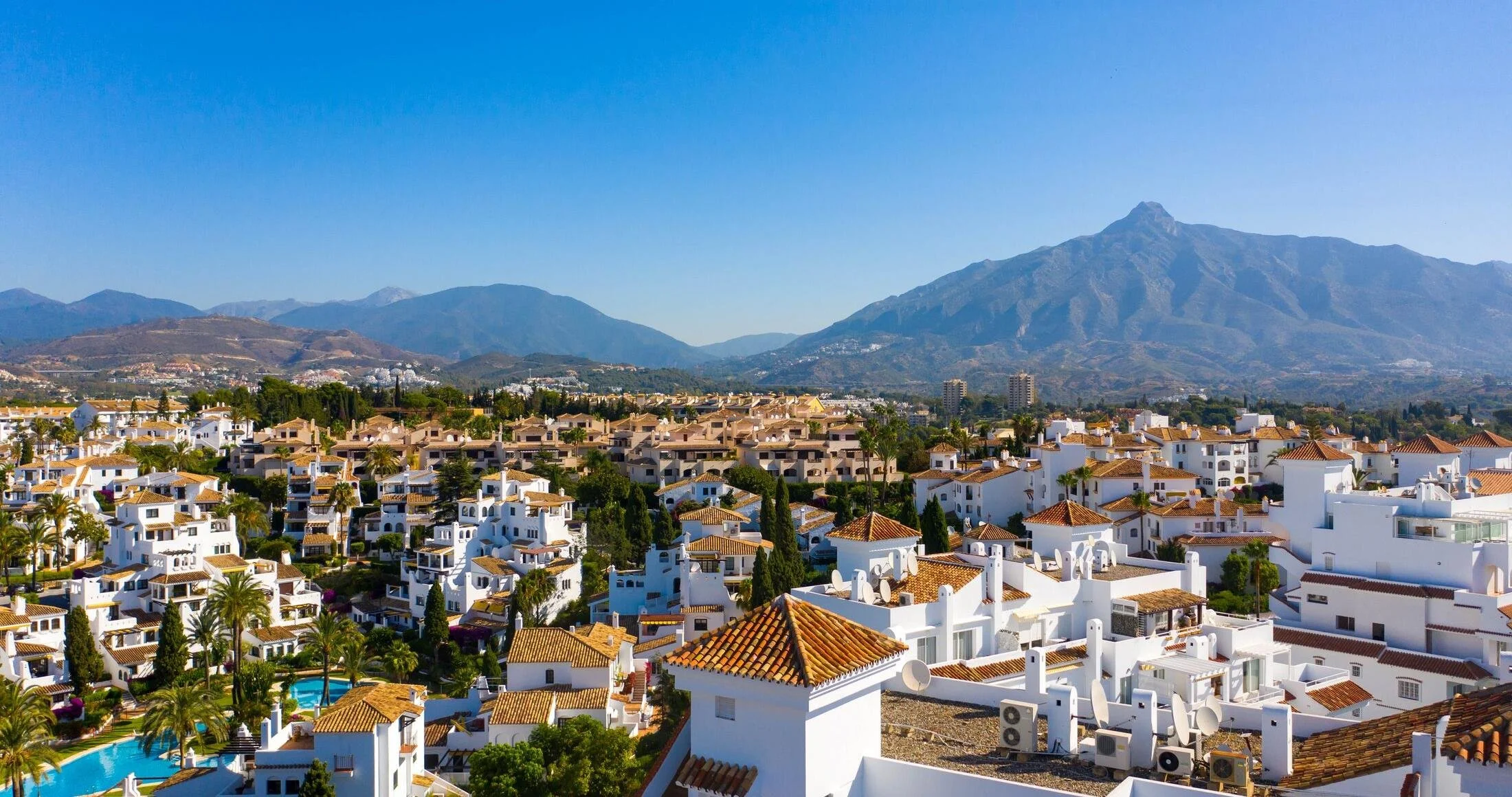 Marbella-2024-Aerial-View-Shutterstock-1786174889-Hybris.jpg