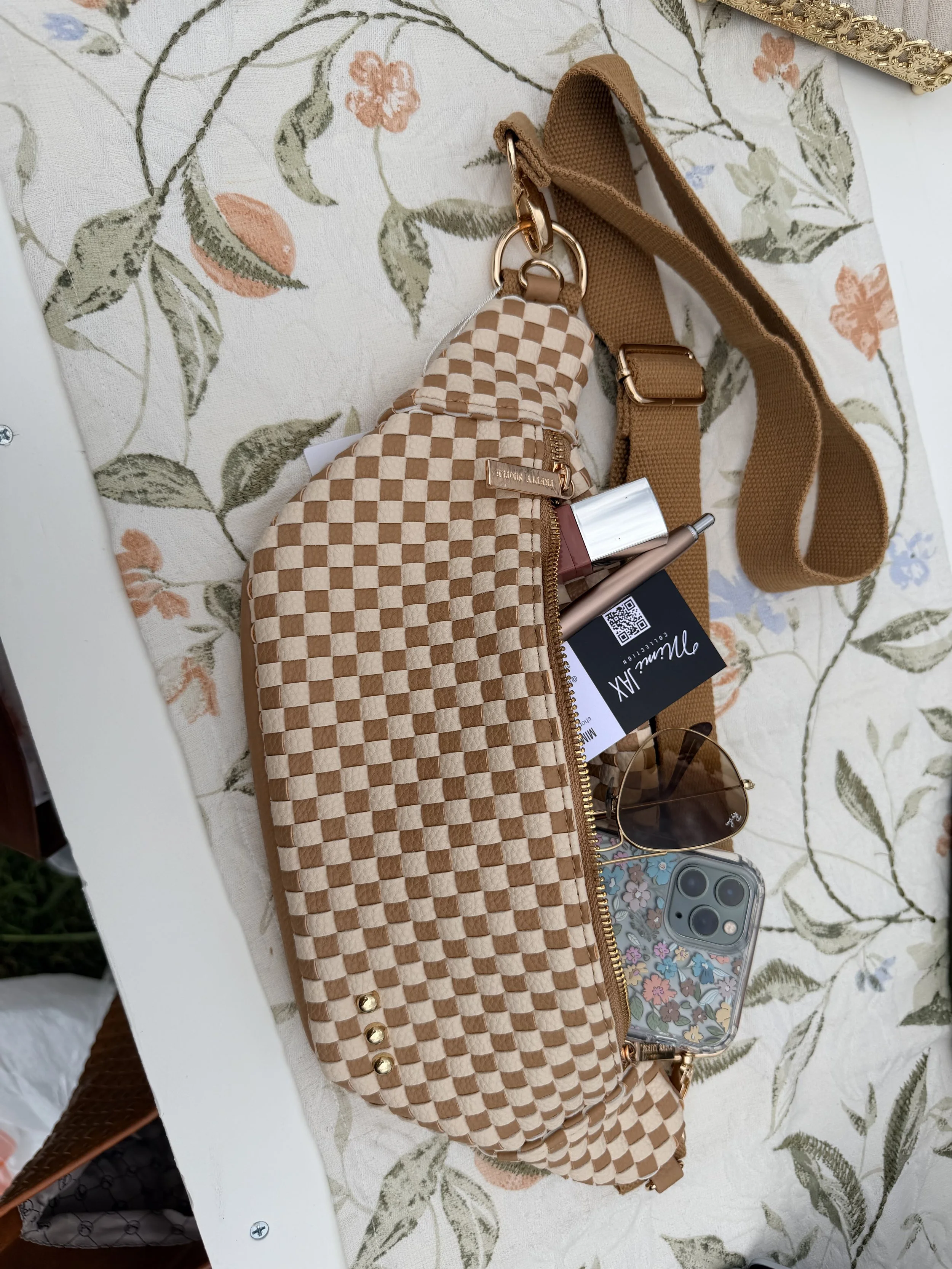Woven Susie Sidekick- Checkered Tan and White