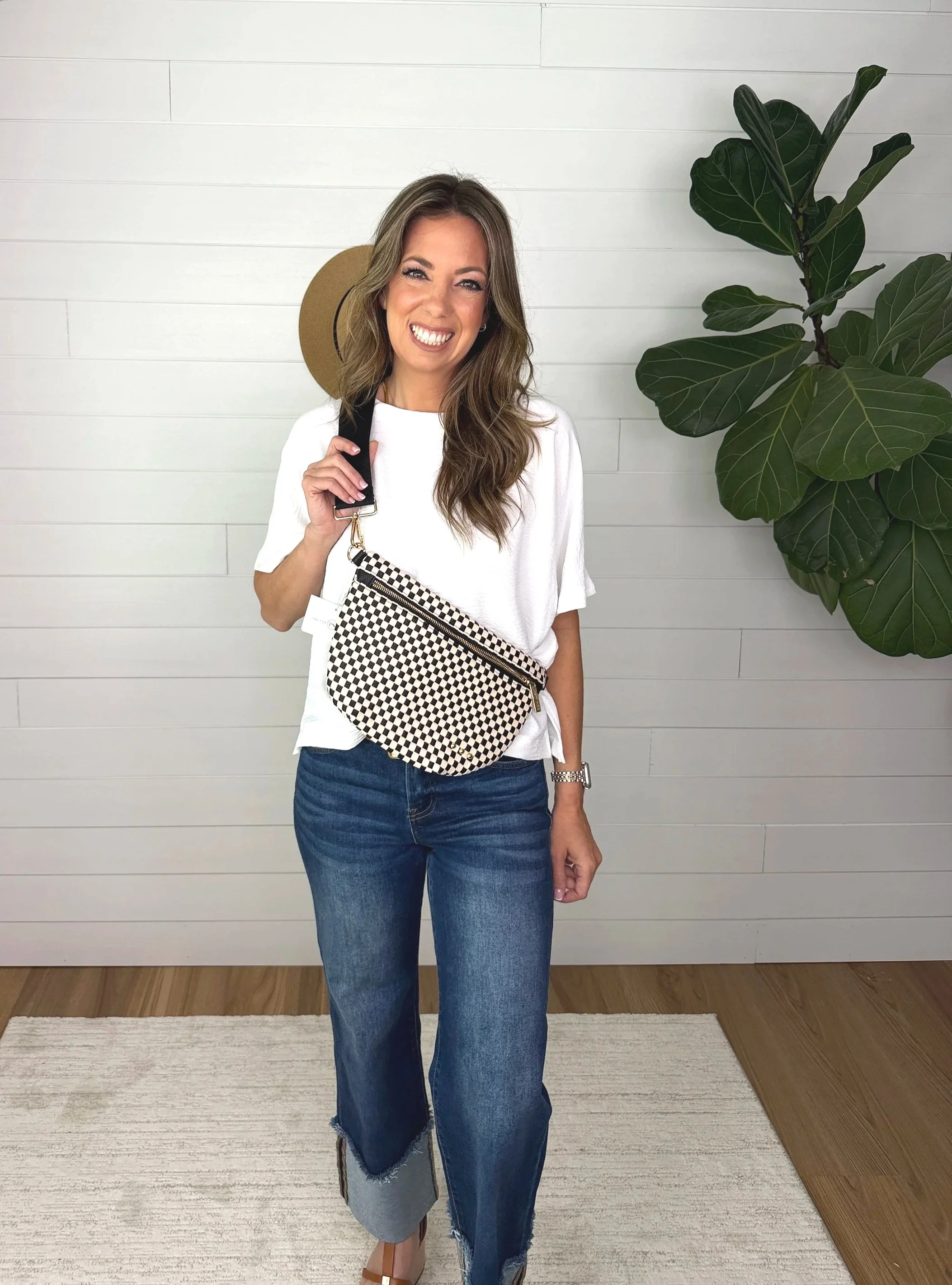 Leather black and white shoulder bag.jpg