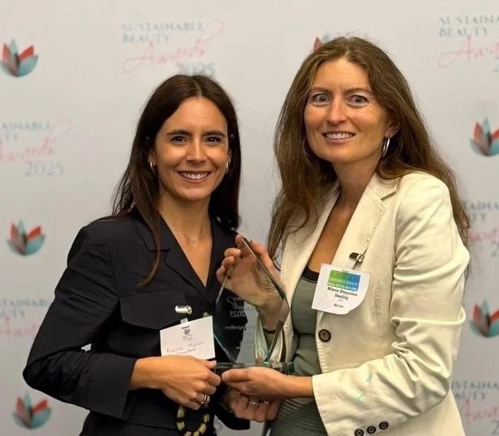 Adeline Munoz, Founder of CarbonKare, and a Biotara representative holding the Sustainable Beauty Awards 2025 trophy