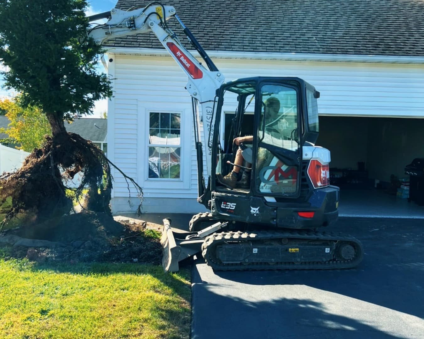 Curved side foundation bed at a Baldwinsville, NY home with fresh mulch and a neat finished border.