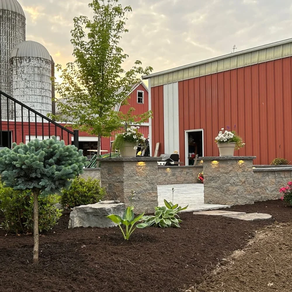 outdoor-living-space-retaining-wall-landscape-lighting-central-ny