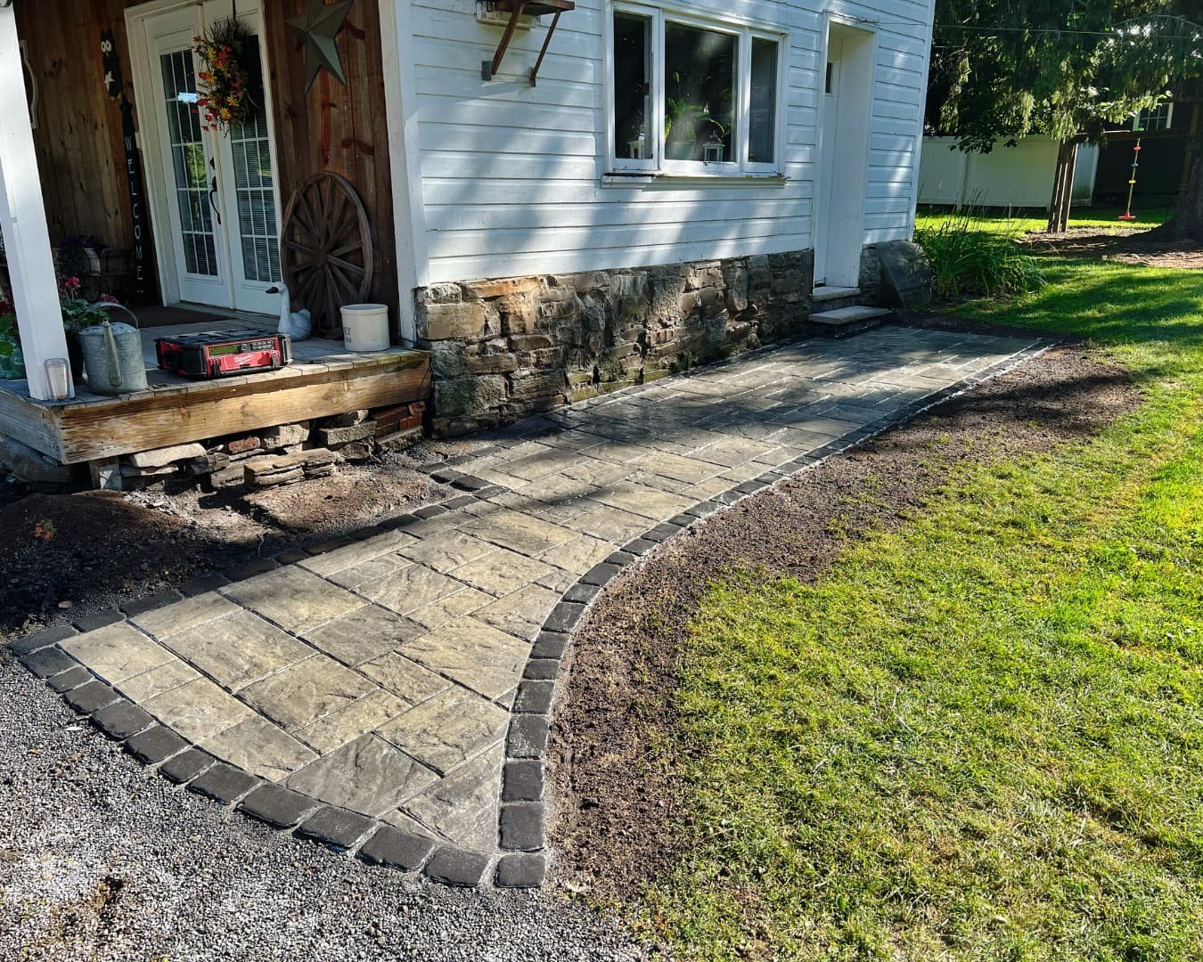     1. Completed side yard paver walkway by Pines and Pavers in Cicero, New York.