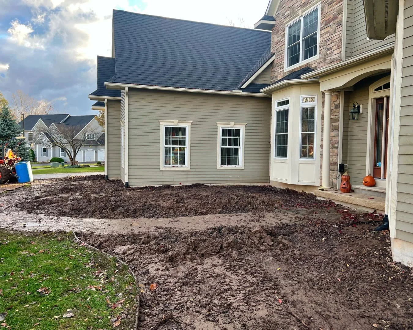 Front entry landscape bed with red mulch by Pines and Pavers in Fayetteville, New York.