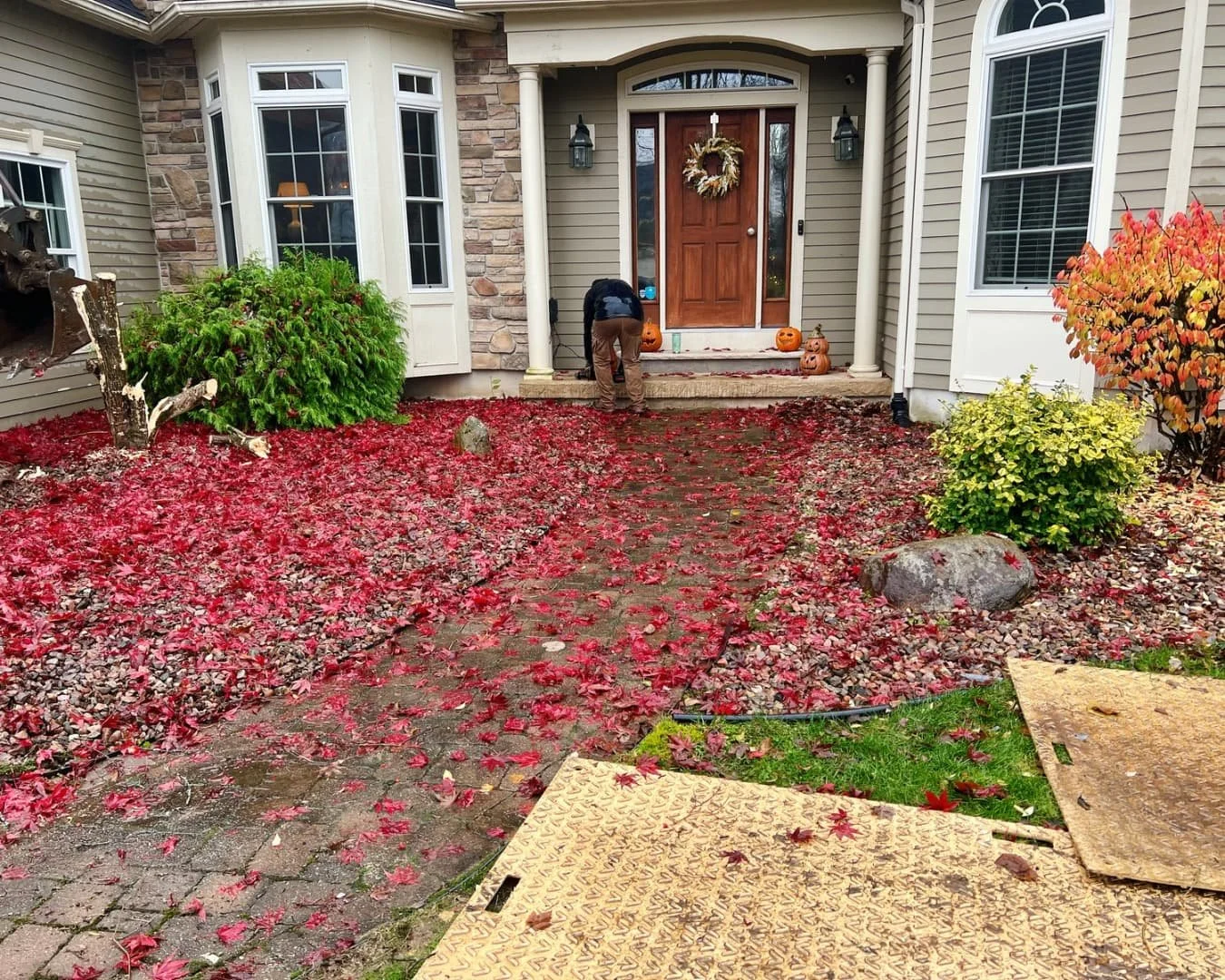 Front entry bed with red mulch by Pines and Pavers in Fayetteville, New York.