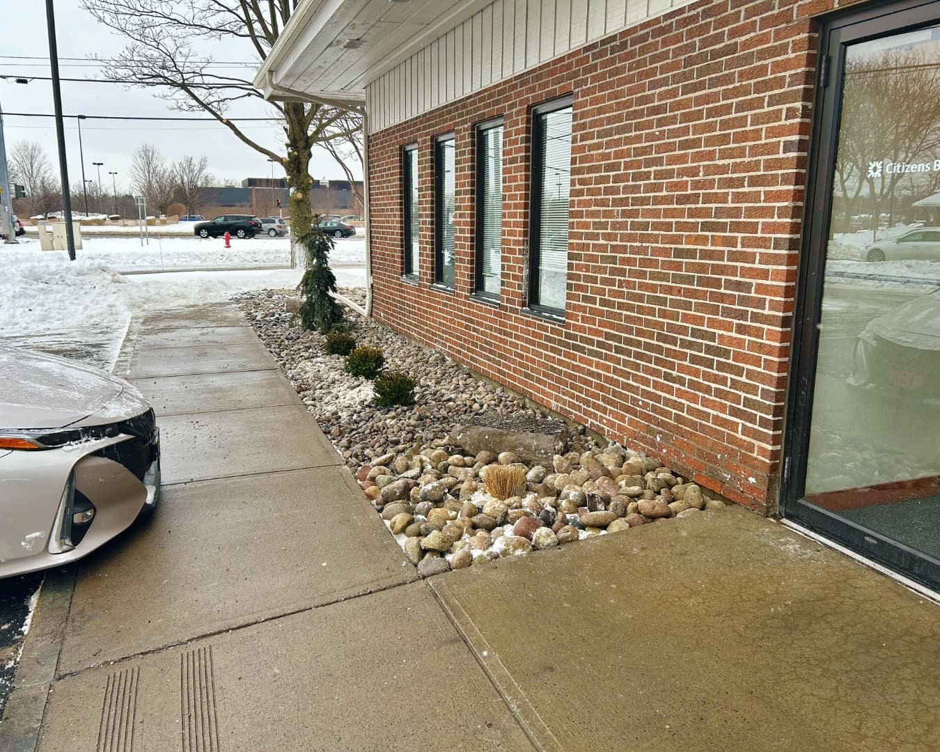 River rock foundation bed at Citizens Bank completed by Pines and Pavers in Cicero, New York.