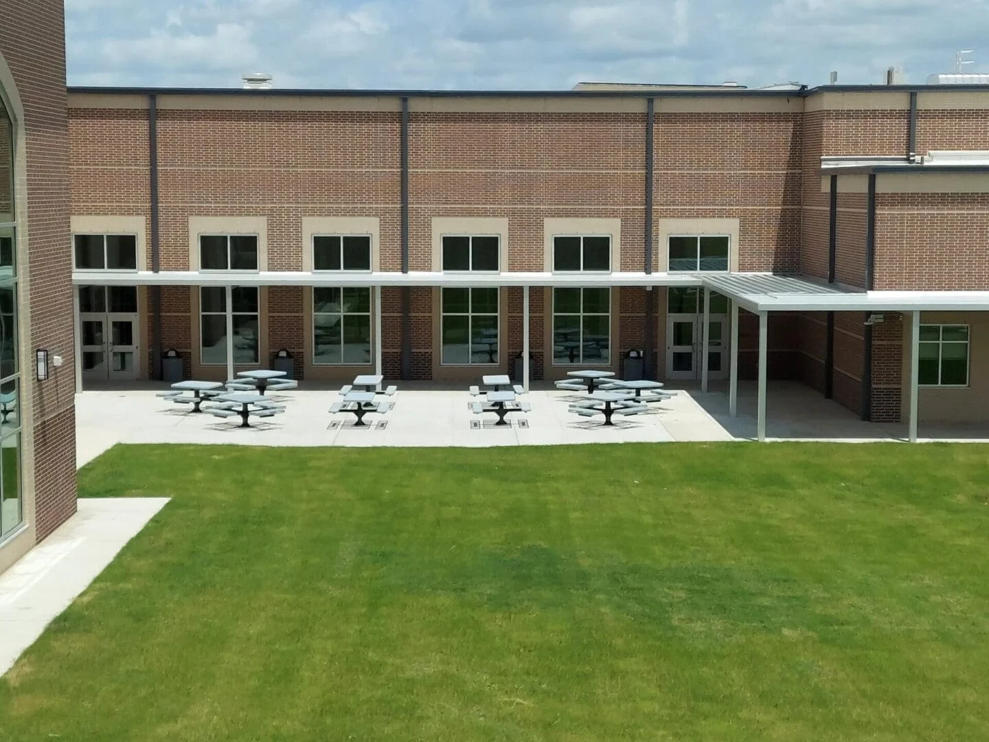 Outdoor-Lunch-Tables-Wright-JH-Lamar-CISD-scaled.jpg