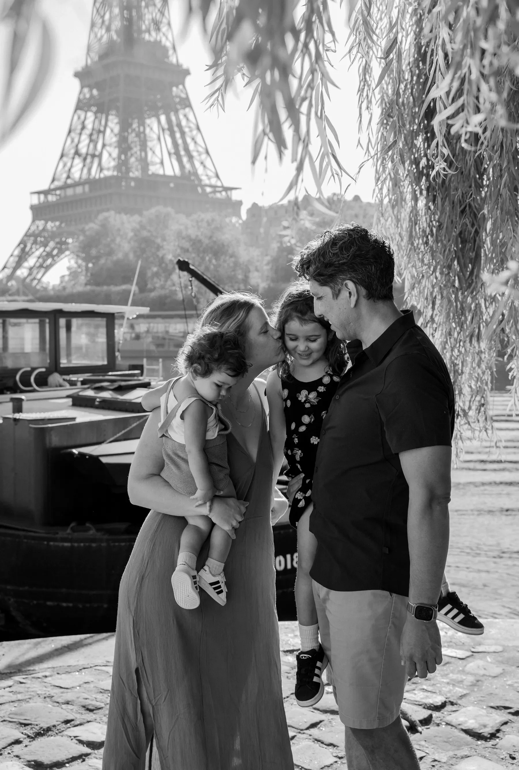 Family Photo Paris .webp