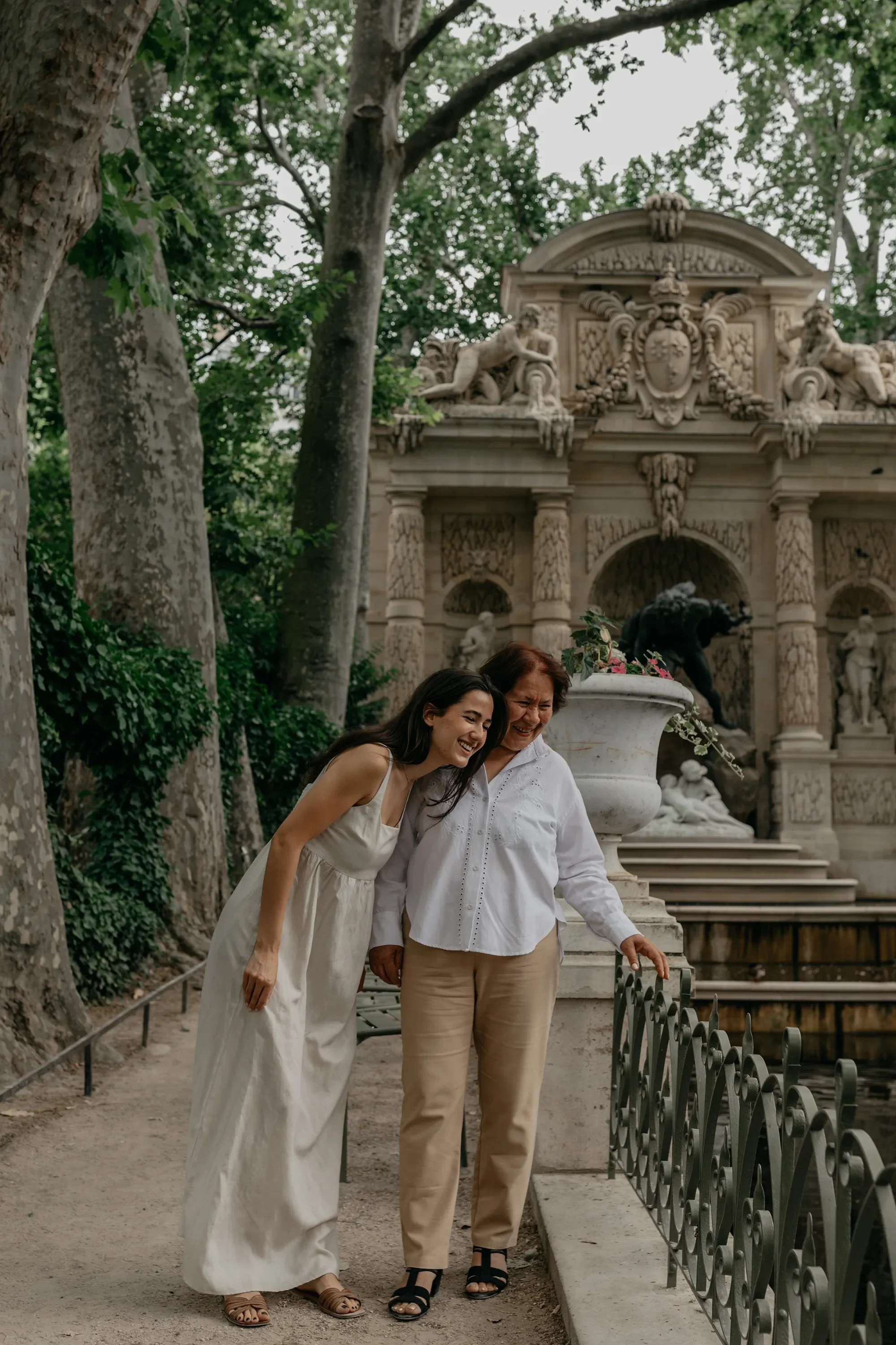 Mom and daughter Jardin du Luxembourg.webp