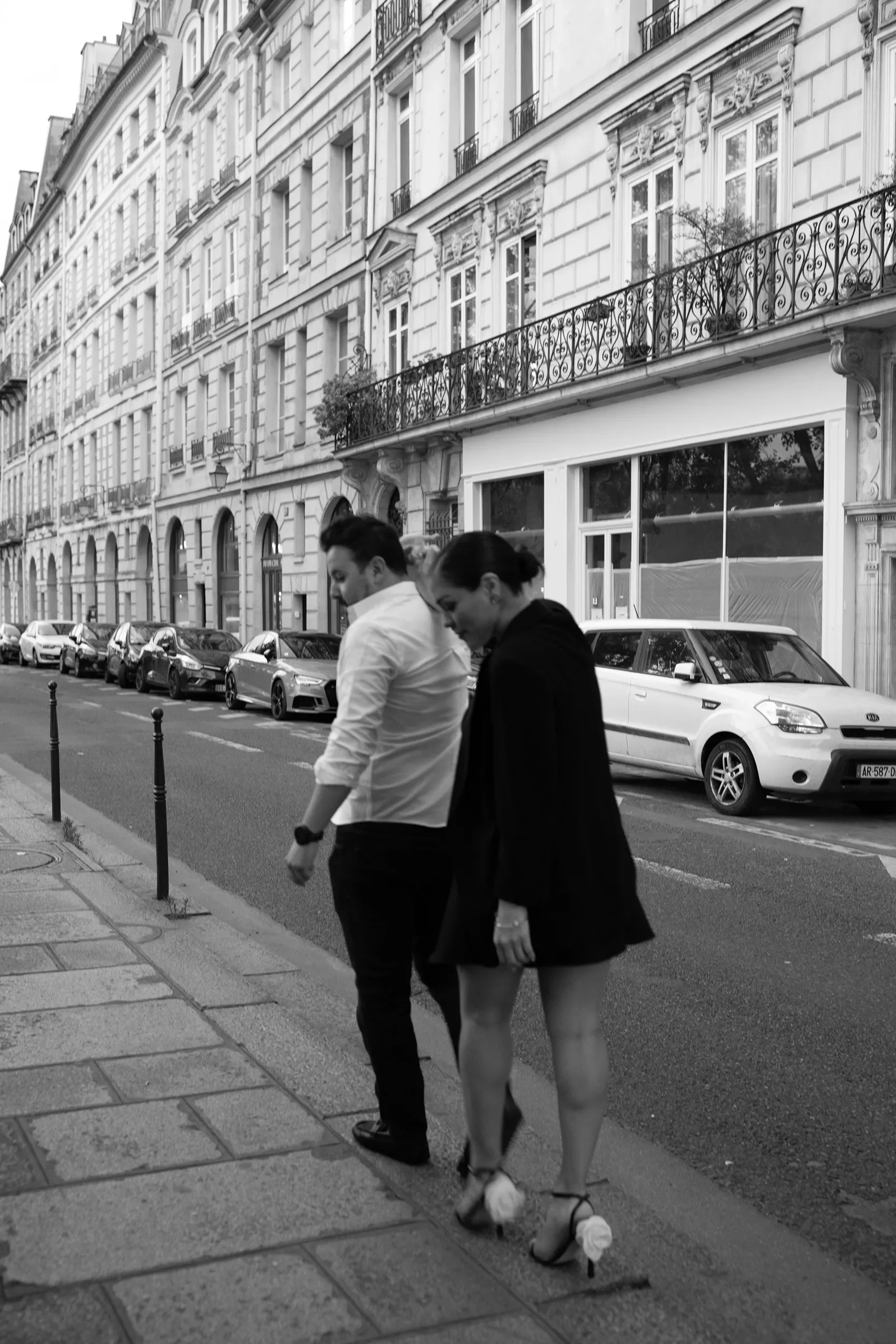Couple Buildings Paris.webp