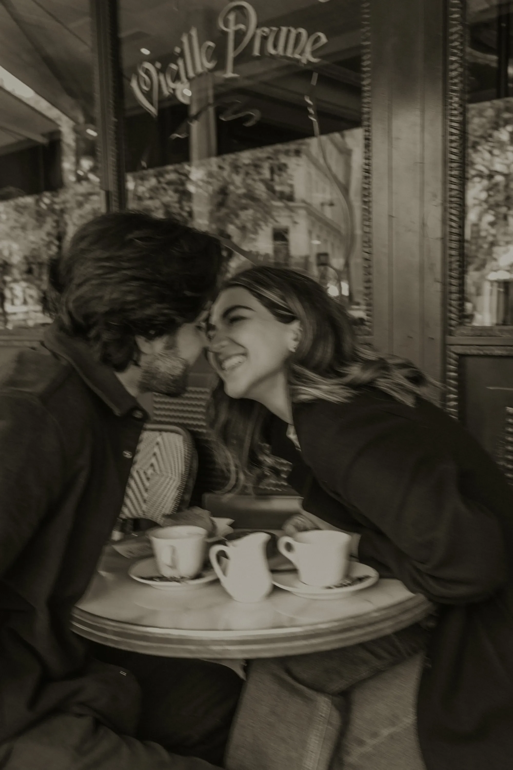 Couple Cafe Paris.webp